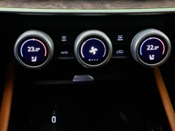 SKODA Superb Combi 2.0 TSI 4x4 DSG L&K AHK 360  Matrix