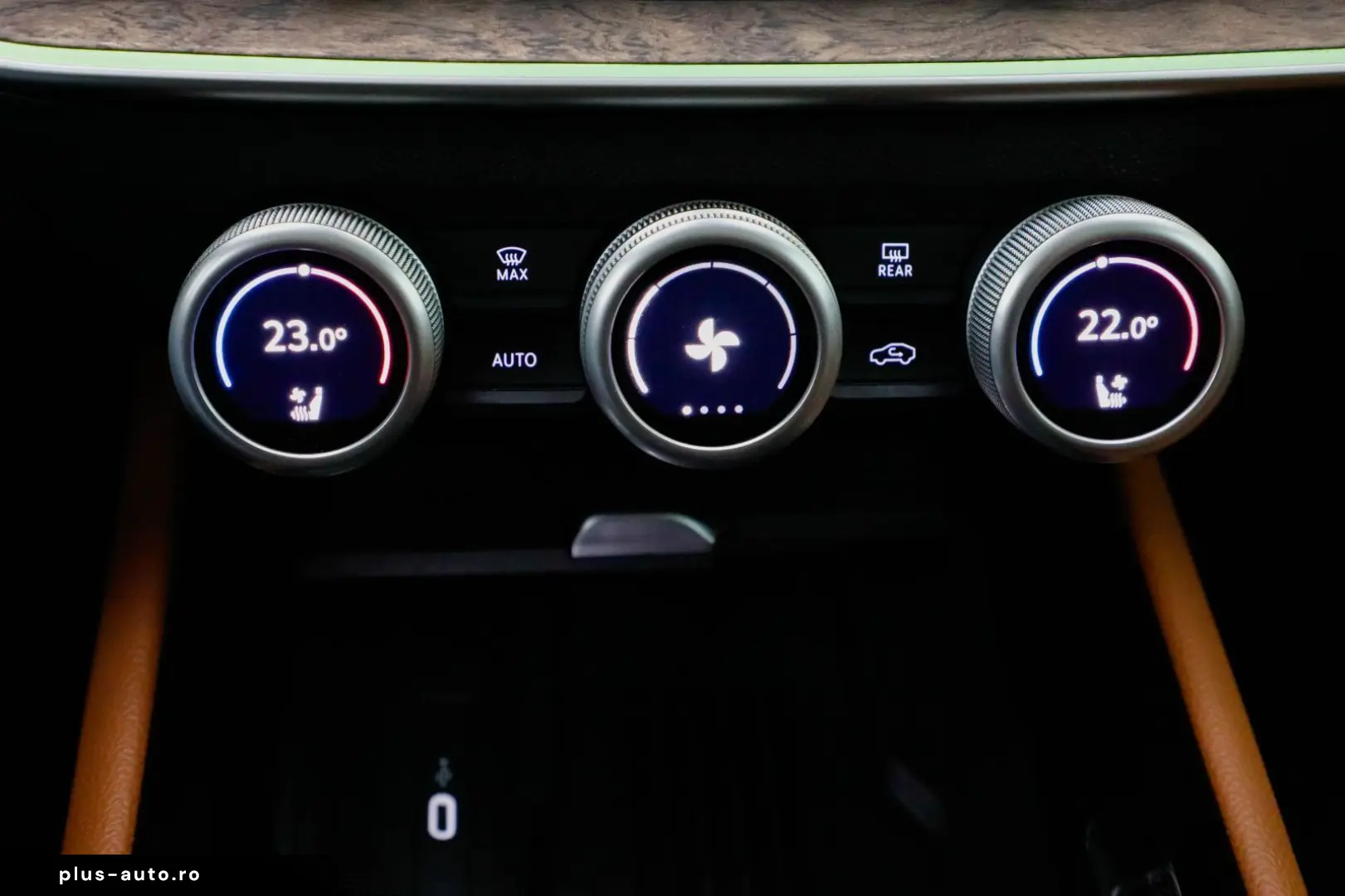 SKODA Superb Combi 2.0 TSI 4x4 DSG L&K AHK 360  Matrix