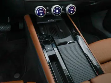 SKODA Superb Combi 2.0 TSI 4x4 DSG L&K AHK 360  Matrix