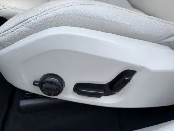 VOLVO XC60 B4 AWD Momentum