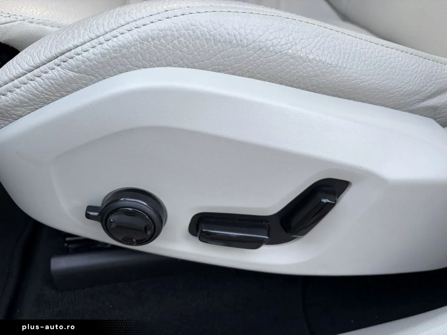 VOLVO XC60 B4 AWD Momentum