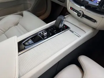 VOLVO XC60 B4 AWD Momentum