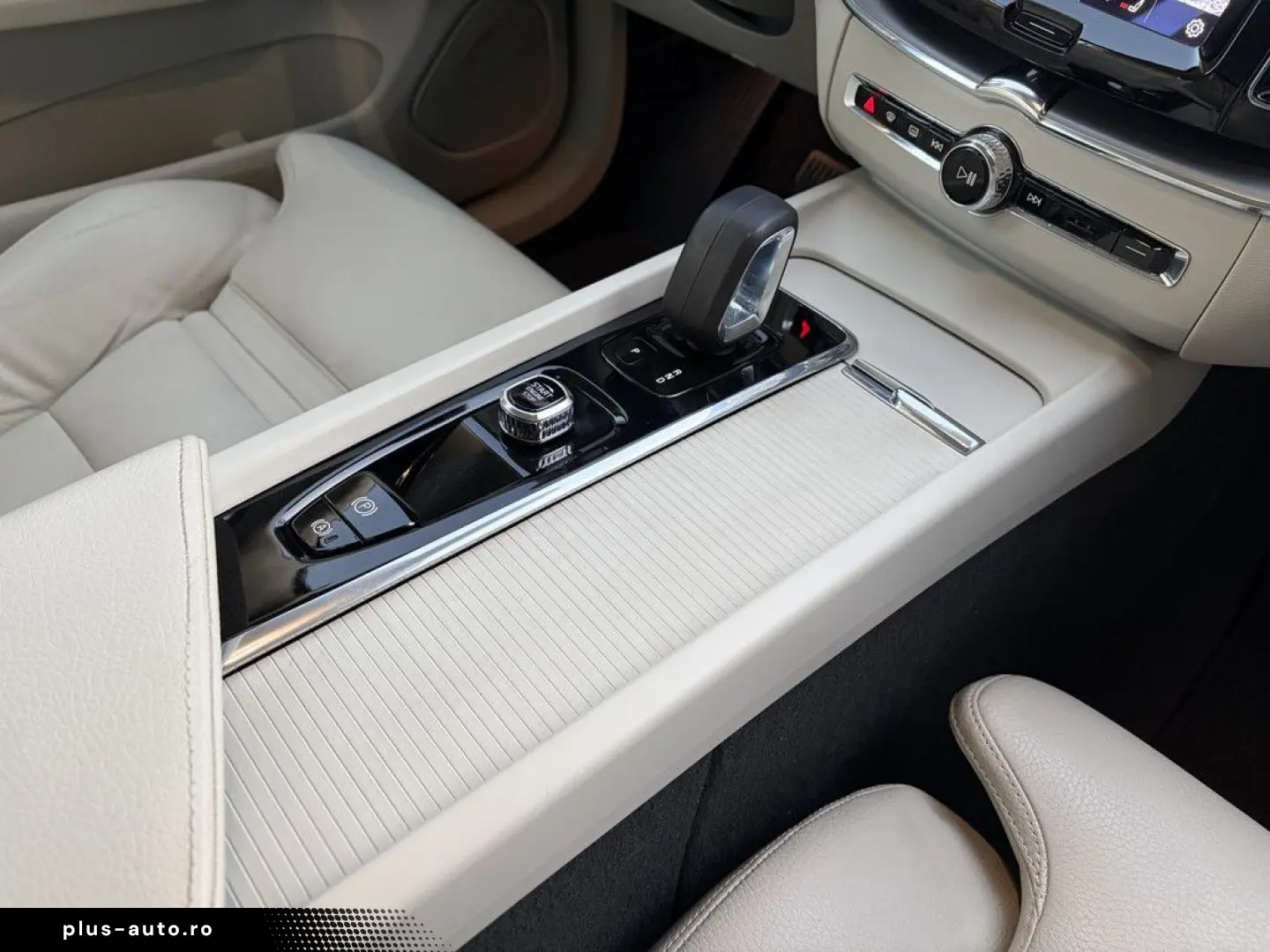 VOLVO XC60 B4 AWD Momentum