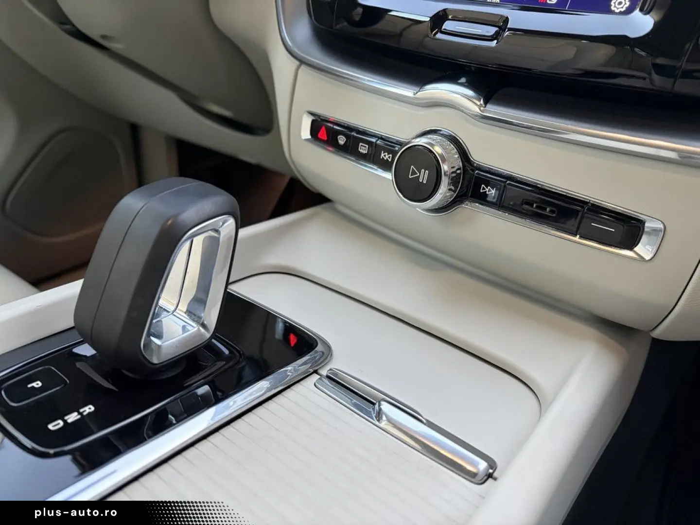 VOLVO XC60 B4 AWD Momentum