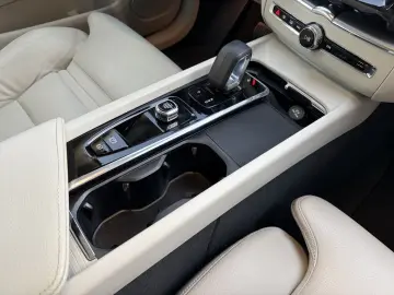 VOLVO XC60 B4 AWD Momentum