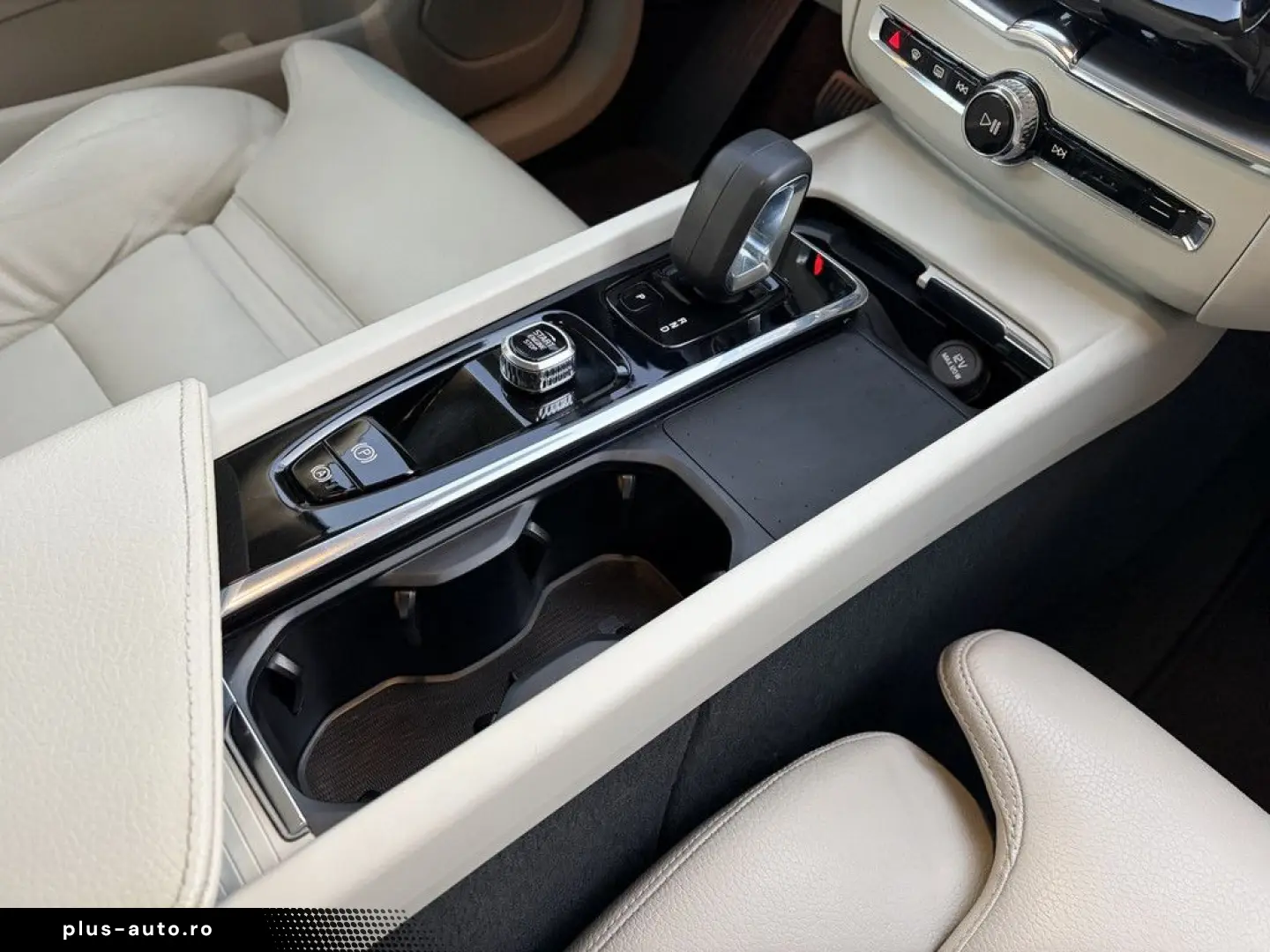 VOLVO XC60 B4 AWD Momentum