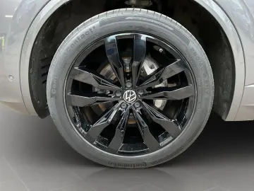 VW Touareg R-Line Black-Style AHK Luftf.