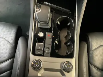 VW Touareg R-Line Black-Style AHK Luftf.