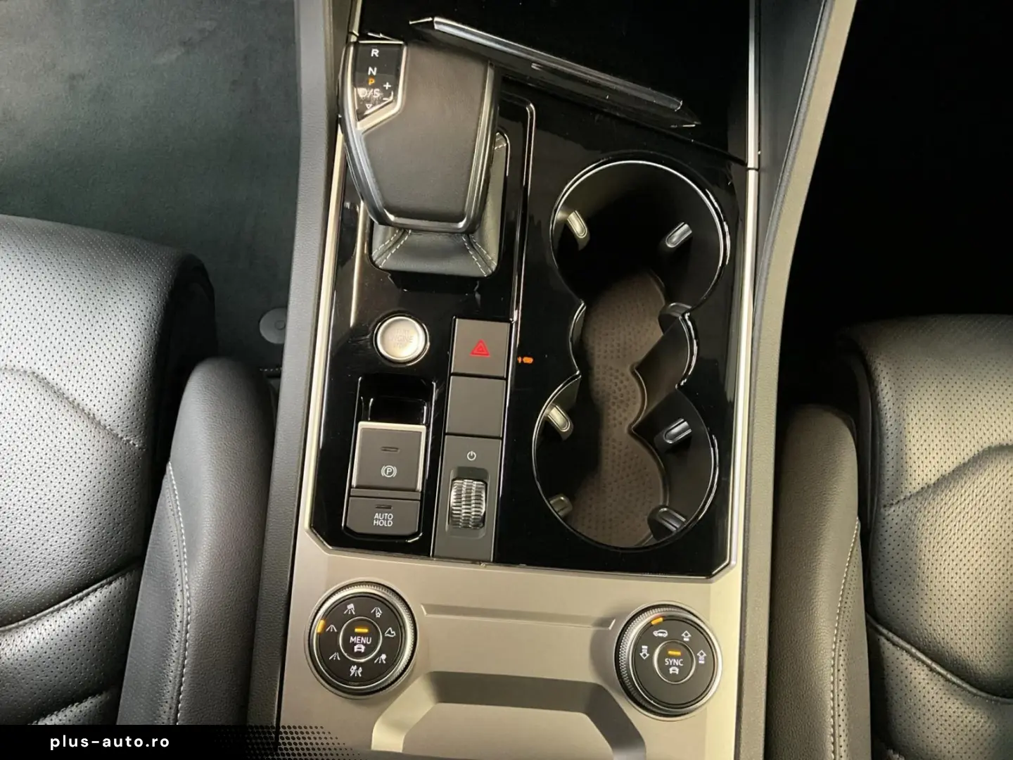 VW Touareg R-Line Black-Style AHK Luftf.