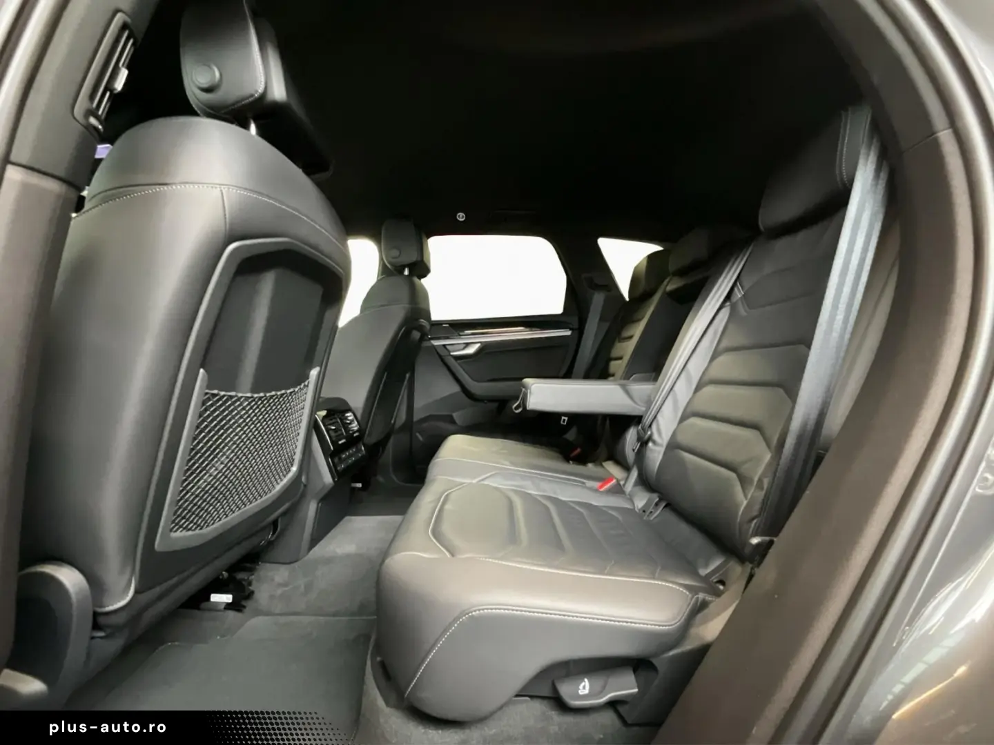 VW Touareg R-Line Black-Style AHK Luftf.