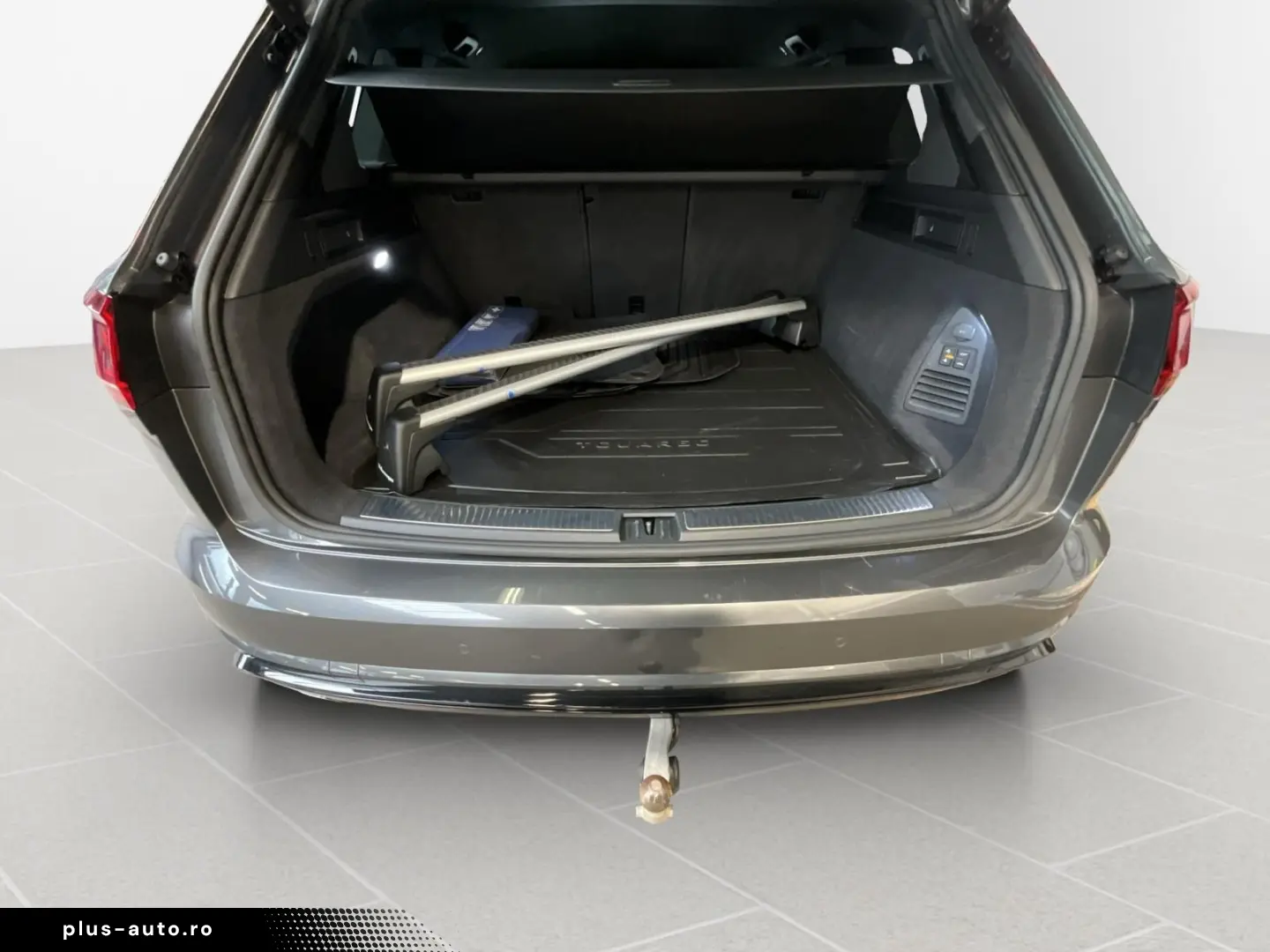 VW Touareg R-Line Black-Style AHK Luftf.