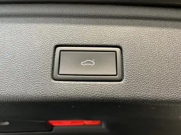 VW Touareg R-Line Black-Style AHK Luftf.