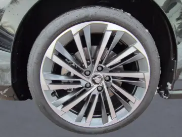 SKODA Superb 2.0 TSI 4x4 L&K HEAD-UP AHK KAMERA