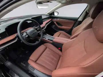 SKODA Superb 2.0 TSI 4x4 L&K HEAD-UP AHK KAMERA