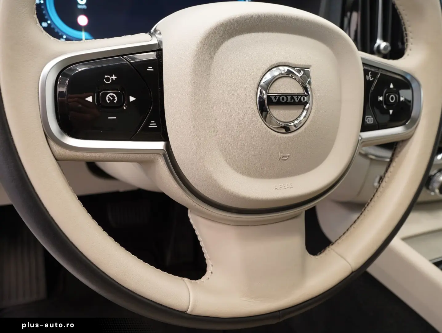 VOLVO XC60 B4 D AWD Plus Dark