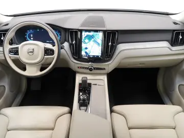 VOLVO XC60 B4 D AWD Plus Dark
