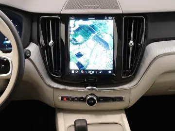 VOLVO XC60 B4 D AWD Plus Dark