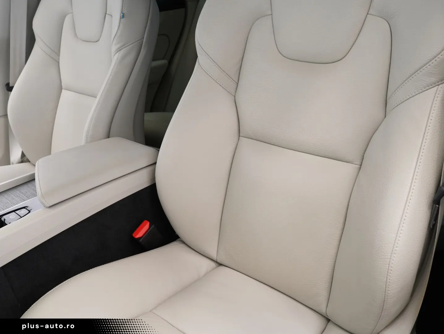 VOLVO XC60 B4 D AWD Plus Dark