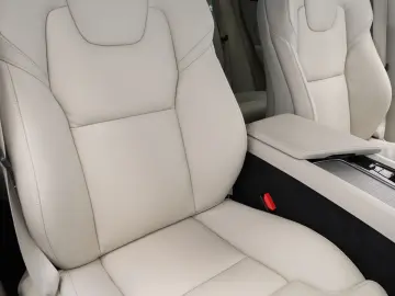 VOLVO XC60 B4 D AWD Plus Dark