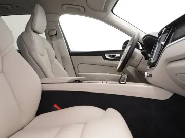 VOLVO XC60 B4 D AWD Plus Dark