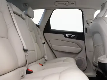 VOLVO XC60 B4 D AWD Plus Dark