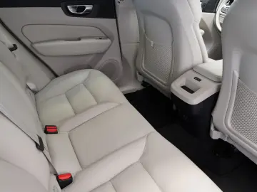 VOLVO XC60 B4 D AWD Plus Dark