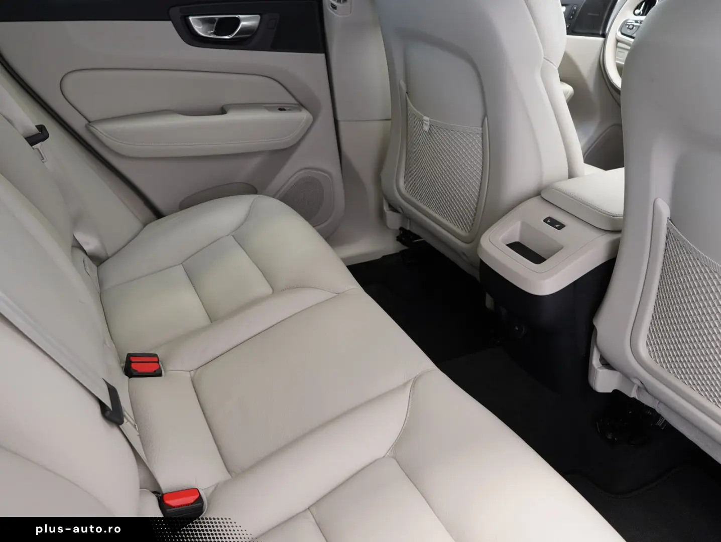 VOLVO XC60 B4 D AWD Plus Dark