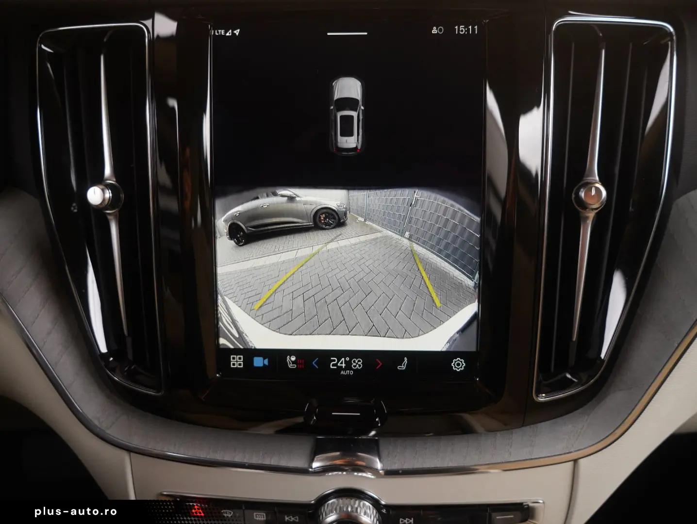 VOLVO XC60 B4 D AWD Plus Dark