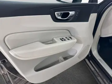 VOLVO XC60 B5 B AWD Core