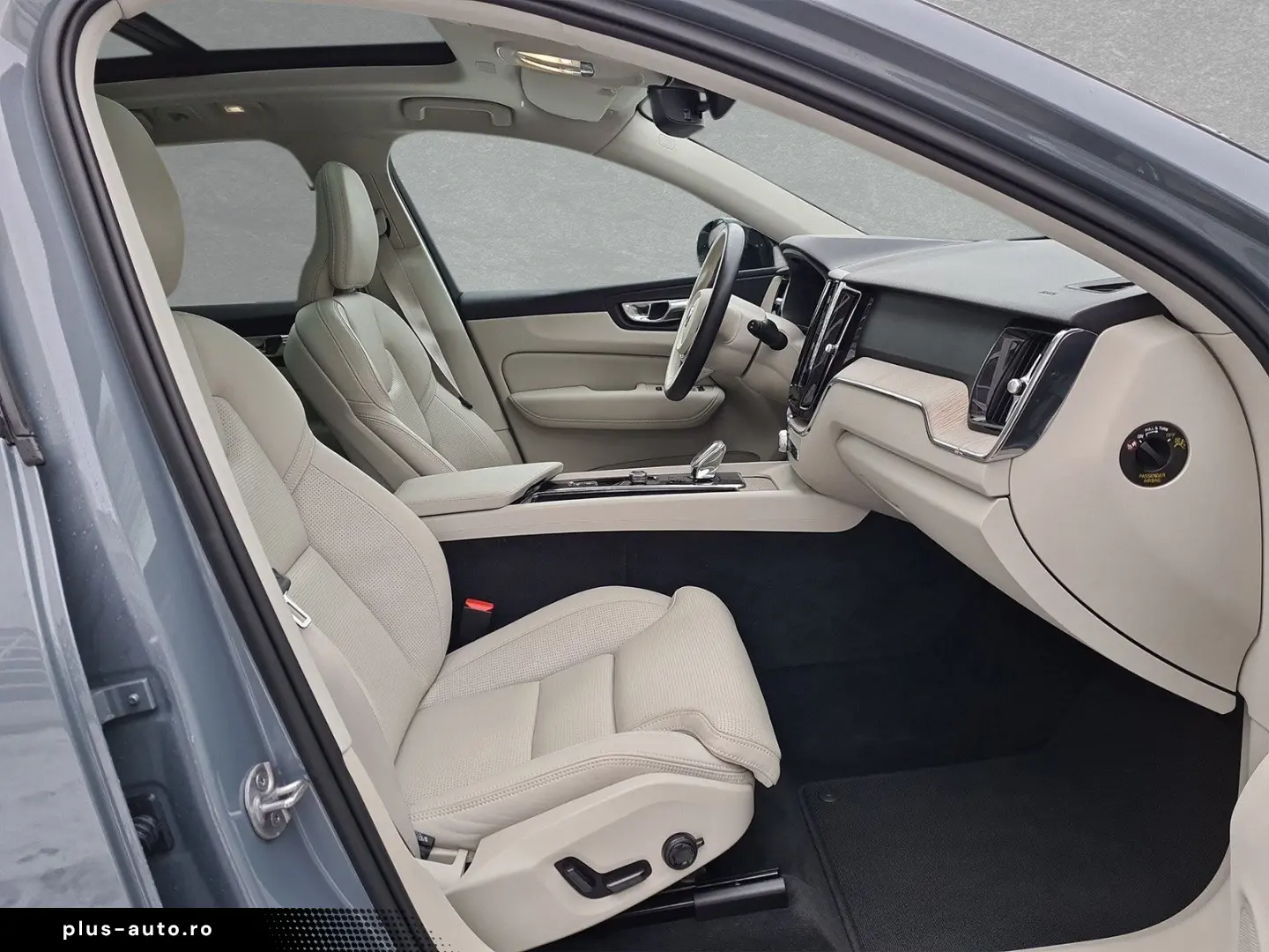 VOLVO XC60 T6 AWD Hybrid Plus Dark