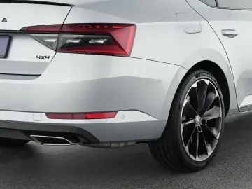 SKODA Superb Sportline 4x4 ACC Kamera LED Totwinkel-As