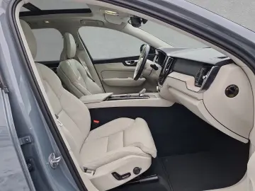 VOLVO XC60 T6 AWD Hybrid Plus Dark