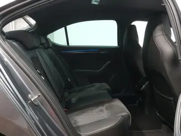 SKODA Superb Lim. 2.0 TSI Sportline 4x4 TEMP MATRIX VC