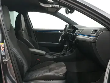 SKODA Superb Lim. 2.0 TSI Sportline 4x4 TEMP MATRIX VC