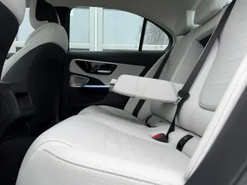 MERCEDES-BENZ C 300d AMG BURMESTER