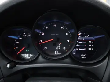 PORSCHE Macan 2.0 AWD TOTW SPUR 4xSHZ BOSÉ PANO TEMP R19