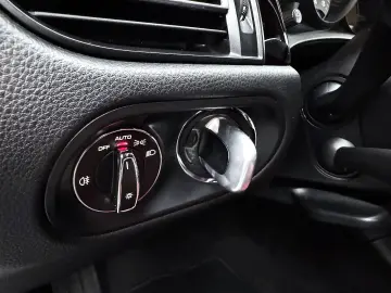 PORSCHE Macan 2.0 AWD Autom Navi LED KAM Leder Bicolor