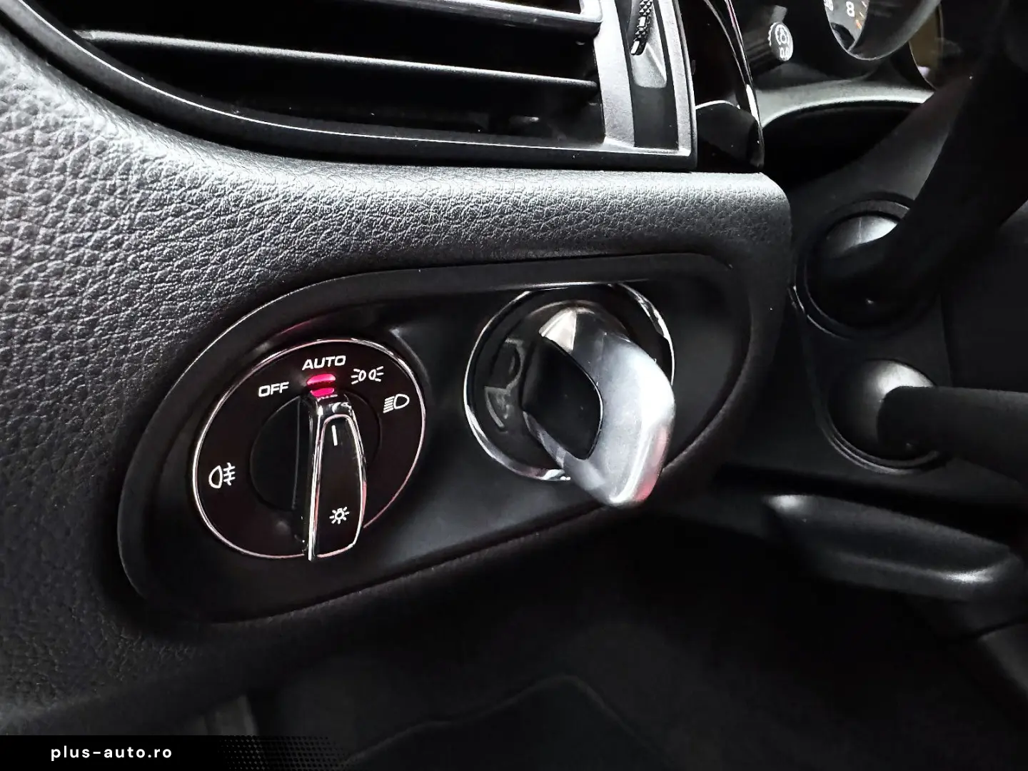 PORSCHE Macan 2.0 AWD Autom Navi LED KAM Leder Bicolor