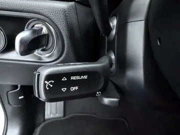 PORSCHE Macan 2.0 AWD Autom Navi LED KAM Leder Bicolor