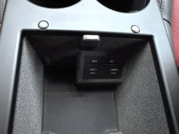 PORSCHE Macan 2.0 AWD Autom Navi LED KAM Leder Bicolor