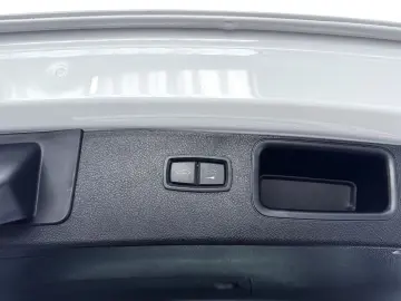 PORSCHE Macan 2.0 AWD Autom Navi LED KAM Leder Bicolor