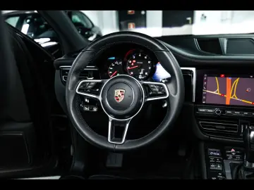 PORSCHE Macan II 2.0 PDK NIGHT BLUE 1 HAND 18W PASM ACC