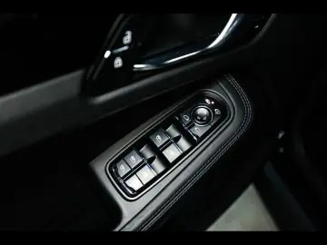 PORSCHE Macan II 2.0 PDK NIGHT BLUE 1 HAND 18W PASM ACC