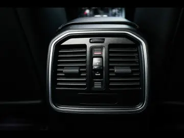 PORSCHE Macan II 2.0 PDK NIGHT BLUE 1 HAND 18W PASM ACC