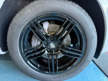 PORSCHE Porsche Macan