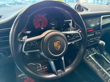 PORSCHE Porsche Macan
