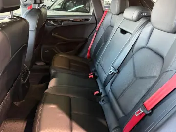 PORSCHE Porsche Macan