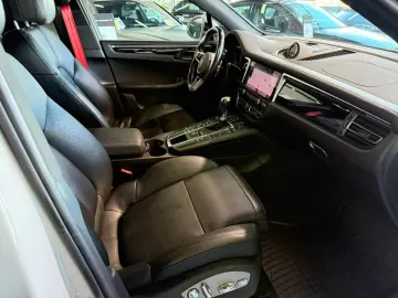 PORSCHE Porsche Macan
