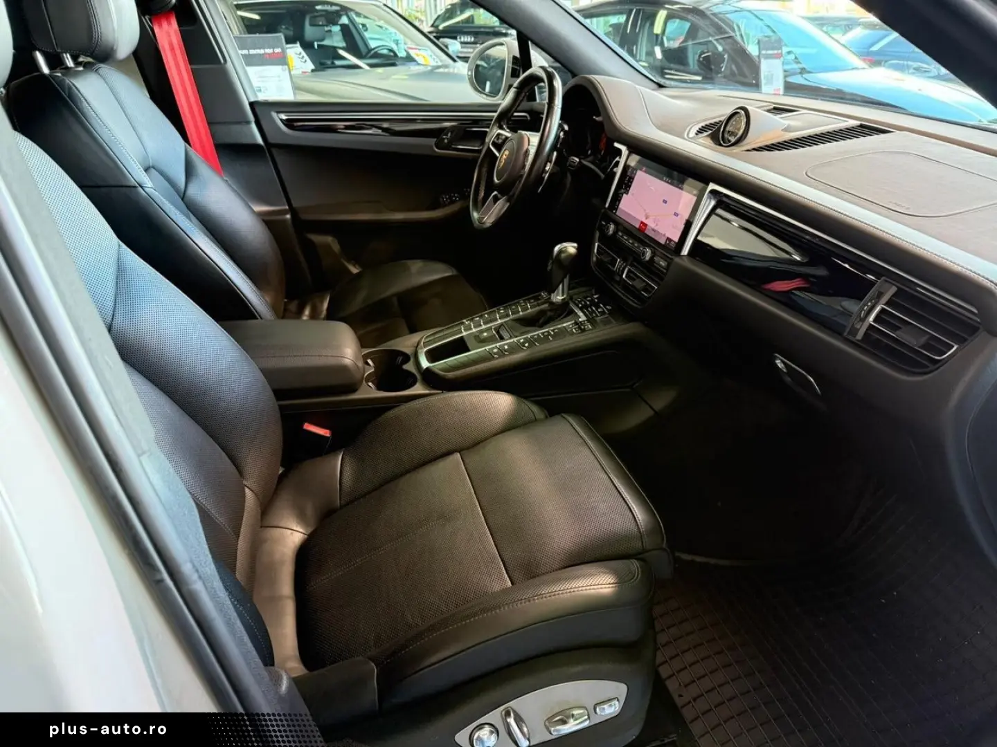 PORSCHE Porsche Macan