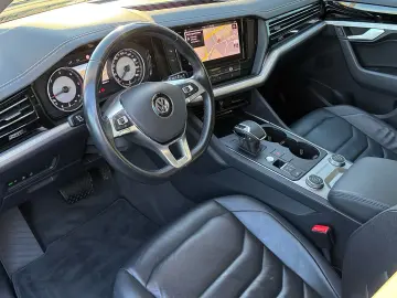 VW Touareg 3.0 TDI DSG V6 4Motion CarPlay LED AHK